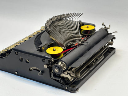 Rentmigon Black Typewriter - Vintage 1935 Model with QWERTZ Keyboard and Glass Keys