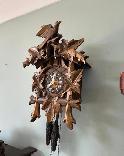 Antique Cuckoo Clock with Wind-Up Mechanism and Wooden Case | 38x30 cm | Collectible Vintage Timepiece