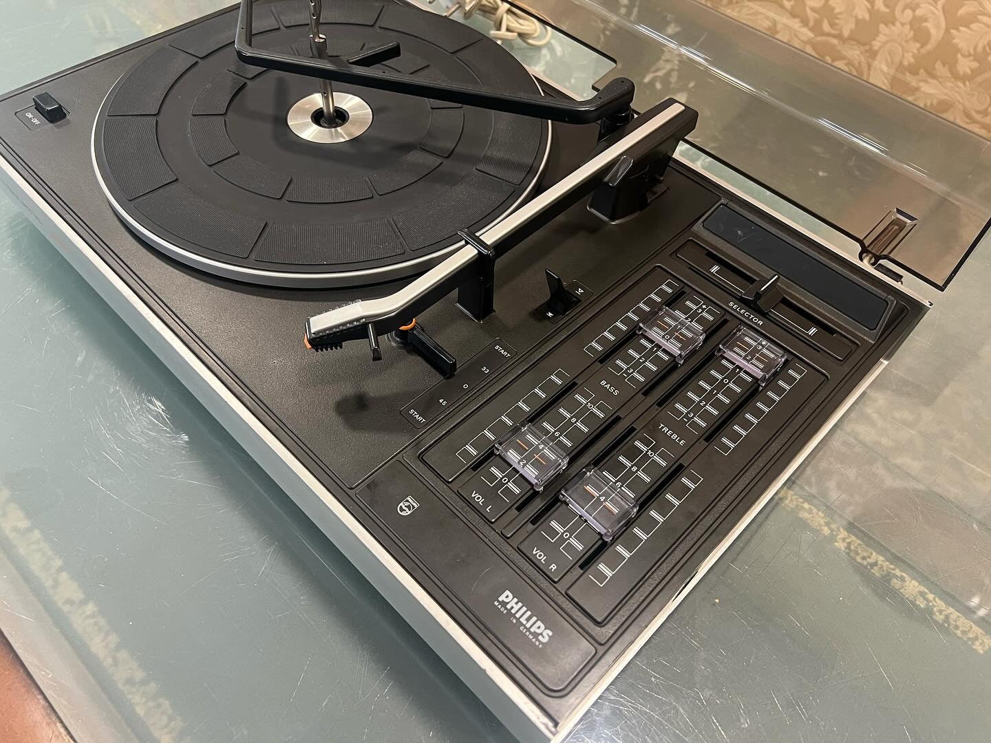 Philips 851 Stereo Turntable | Fully Automatic with 10-Disc Changer | Includes Original Speaker Set | High Condition- Turntable