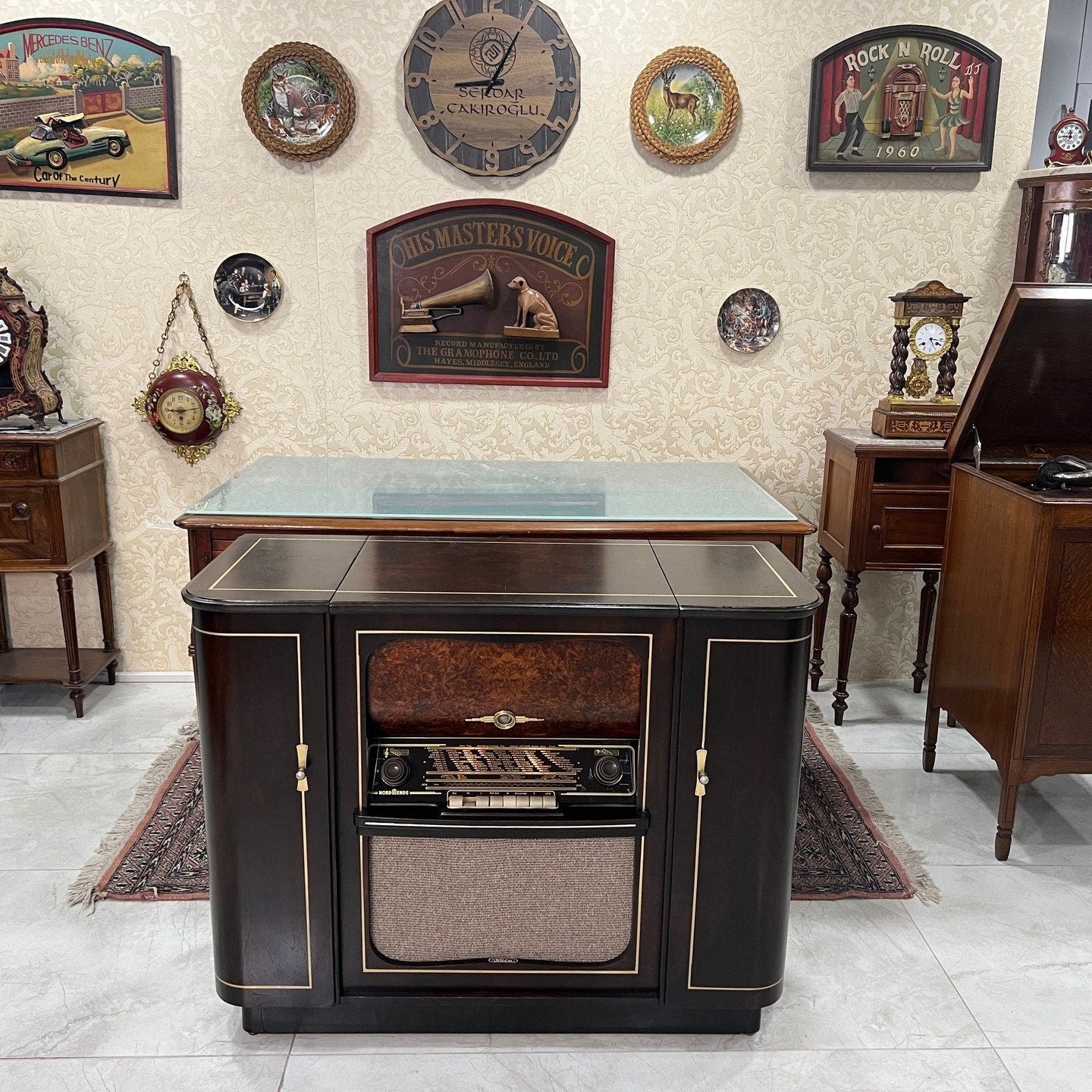 Kuba Music Cabinet | Original FM | Multi-Speed Turntable | Excellent Condition