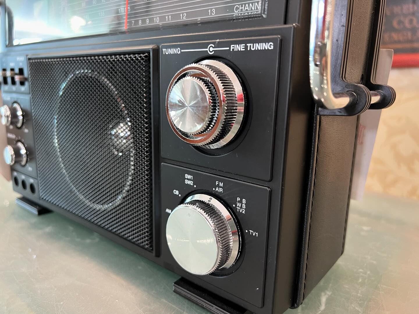 Vintage World Radio | Leather Appearance | Excellent Condition | Fully Functional