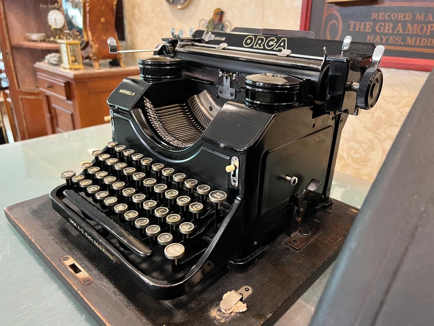 Antique Orga Q Keyboard Typewriter with Glass Keys, Original Metal Case, Fully Functional, Excellent Condition