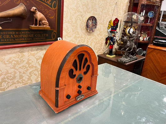 Vintage Cathedral Tube Radio with FM, Fully Functional, Excellent Condition, Antique Collectible