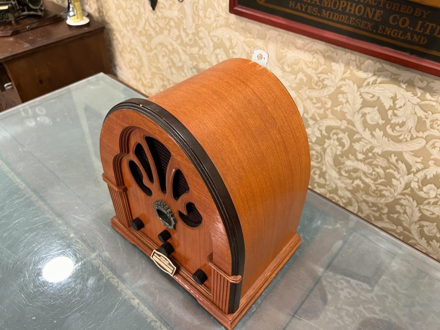 Vintage Cathedral Tube Radio with FM, Fully Functional, Excellent Condition, Antique Collectible