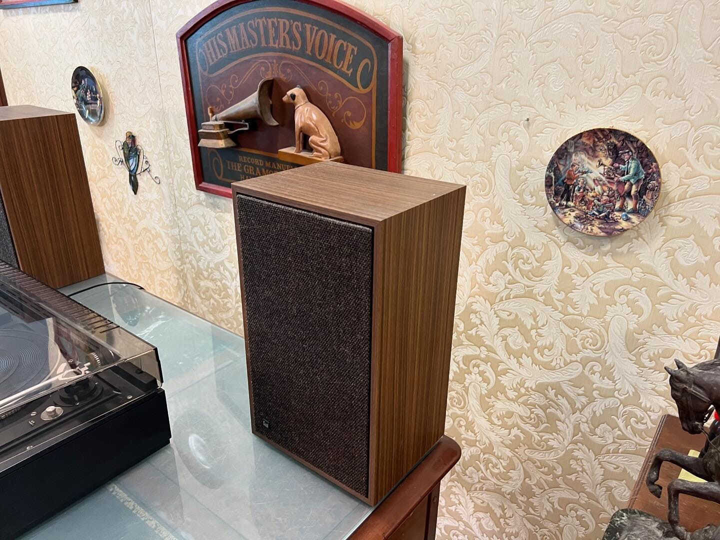 Antique Dual KA 360 Turntable with FM Radio, Cassette Player, Original CL 240 Speakers, Fully Automatic, Excellent Condition