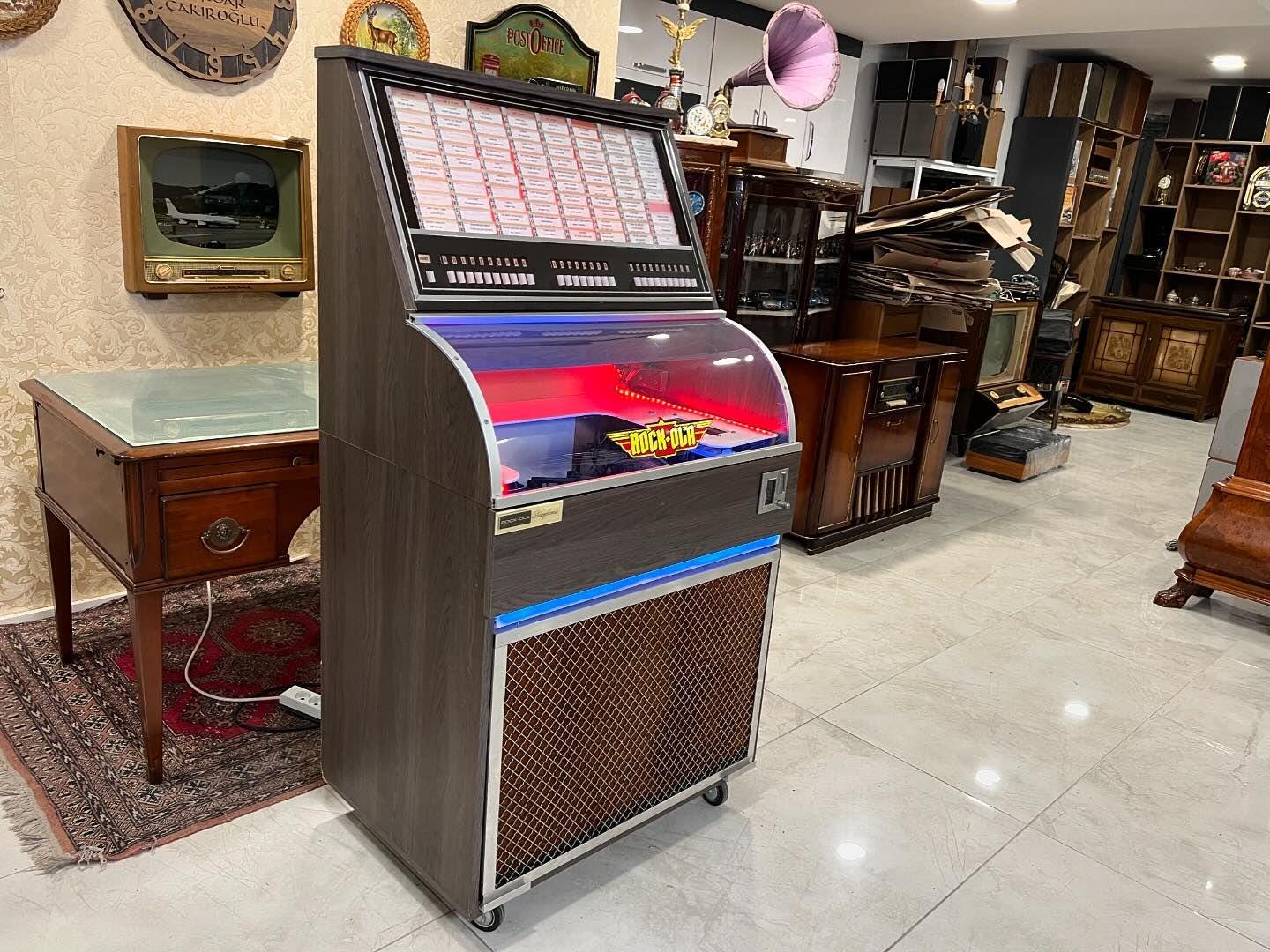 Collectible Antique American Rock-Ola Jukebox, 60 Record Capacity, Visible Mechanism, Fully Functional, Excellent Condition