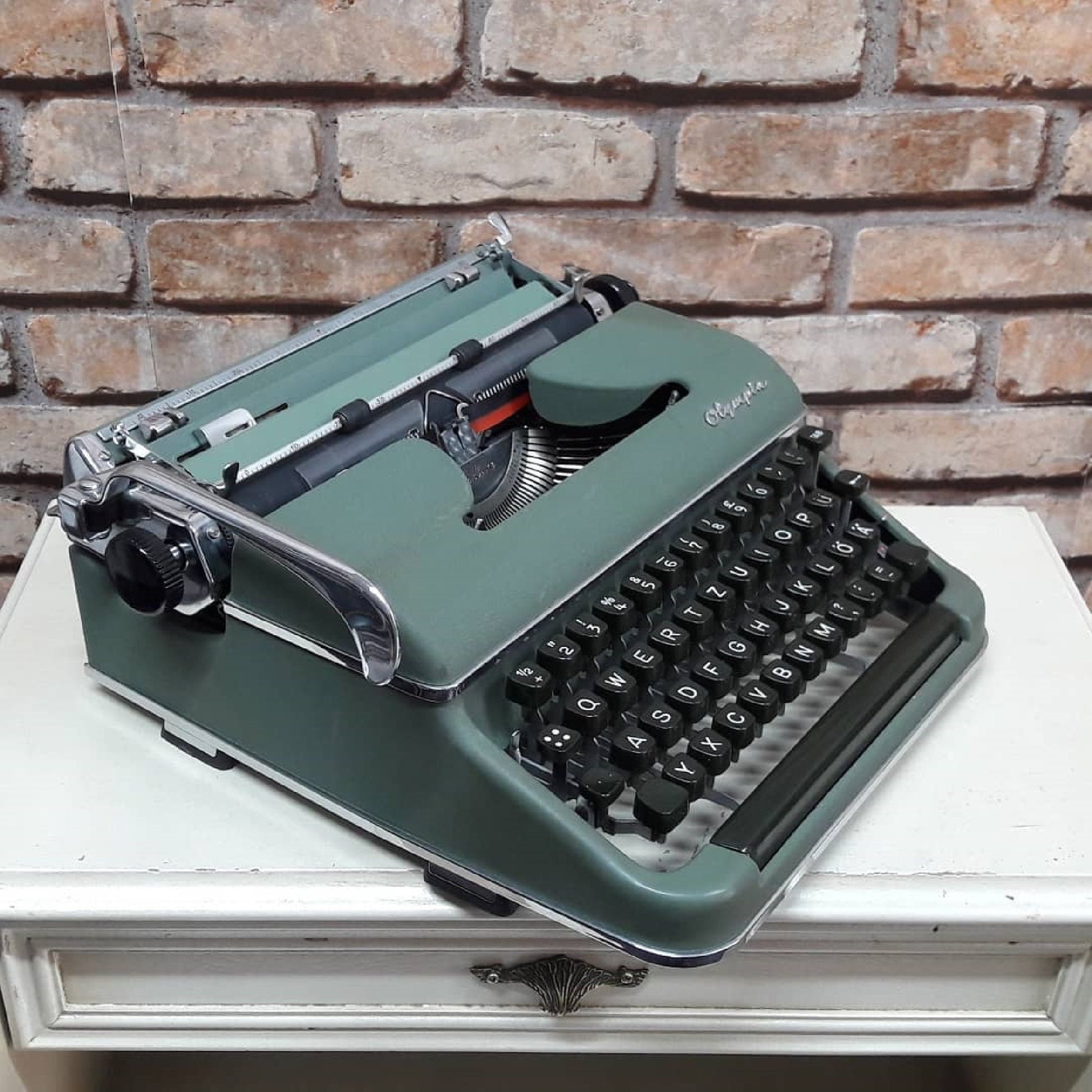 Olympia Sm3 Typewriter + Case / The Most Special Gift,typewriter working