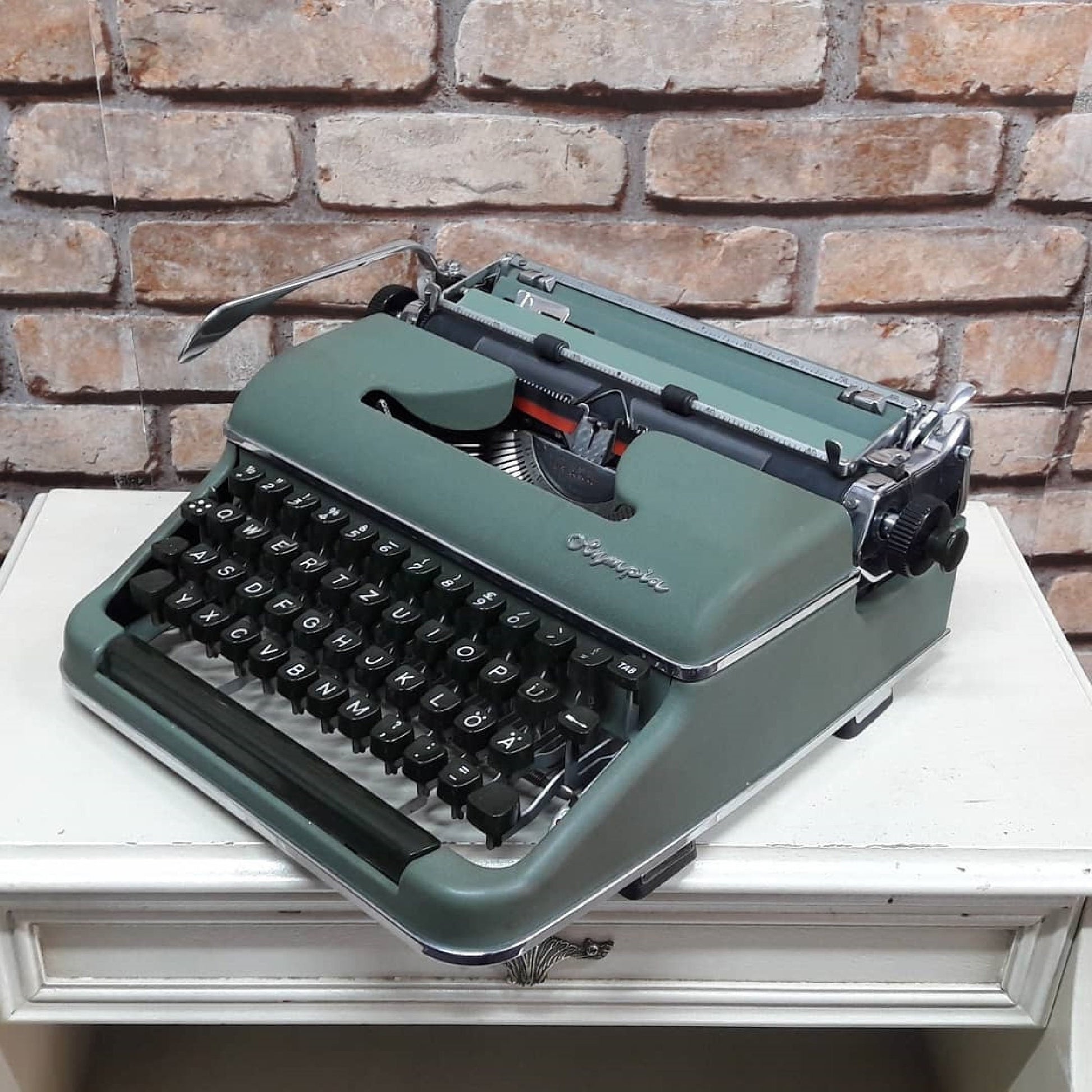 Olympia Sm3 Typewriter + Case / The Most Special Gift,typewriter working
