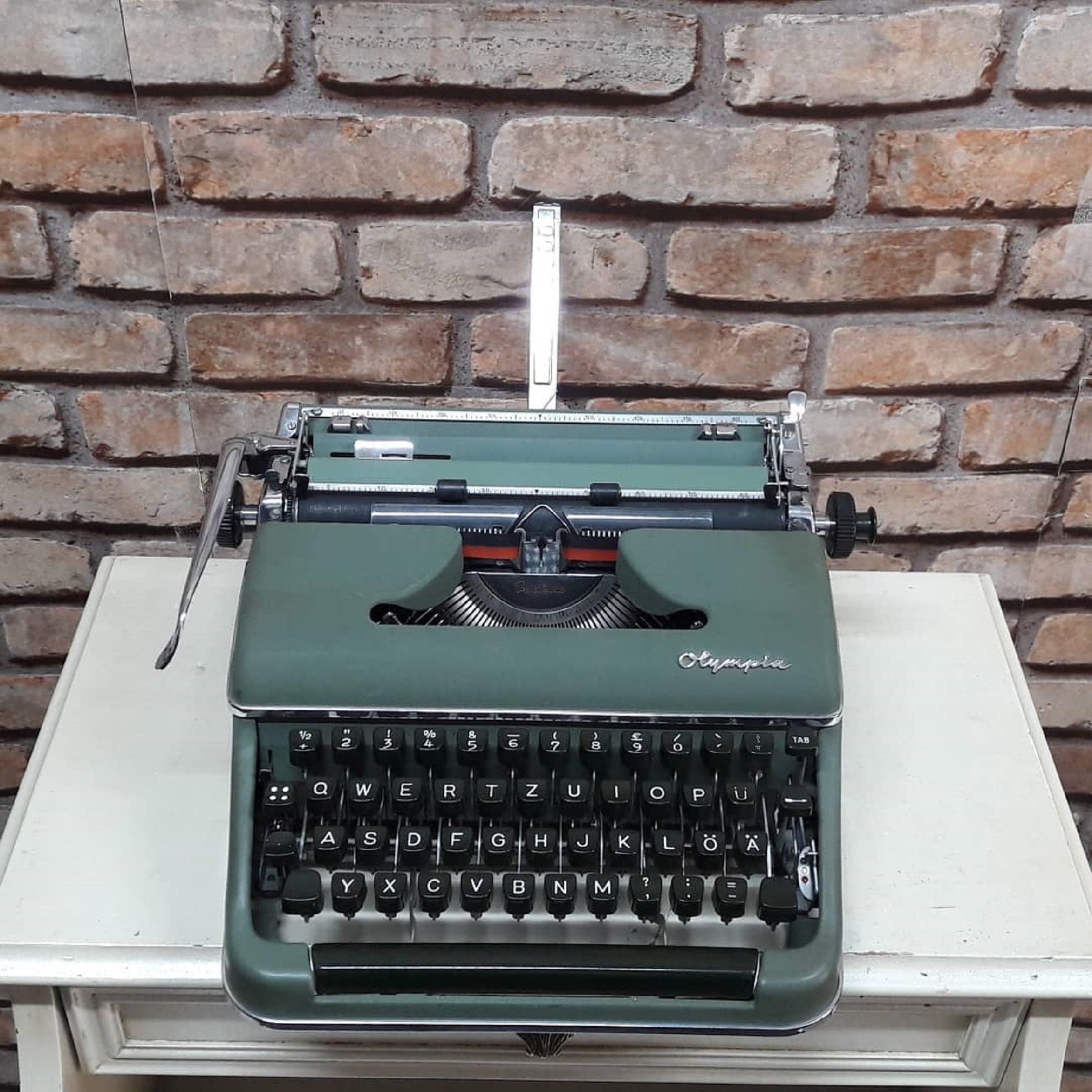 Olympia Sm3 Typewriter + Case / The Most Special Gift,typewriter working