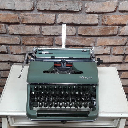 Olympia Sm3 Typewriter + Case / The Most Special Gift,typewriter working