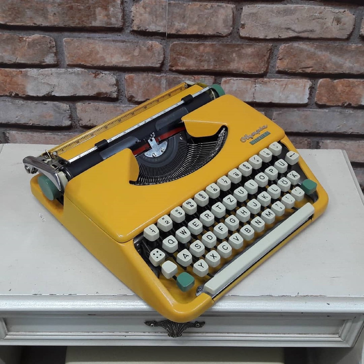 Olympia Splendid 33 Typewriter | Fully Operational | Yellow Elegance for a Splash of Vintage Style | Elevate Your Writing Experience!