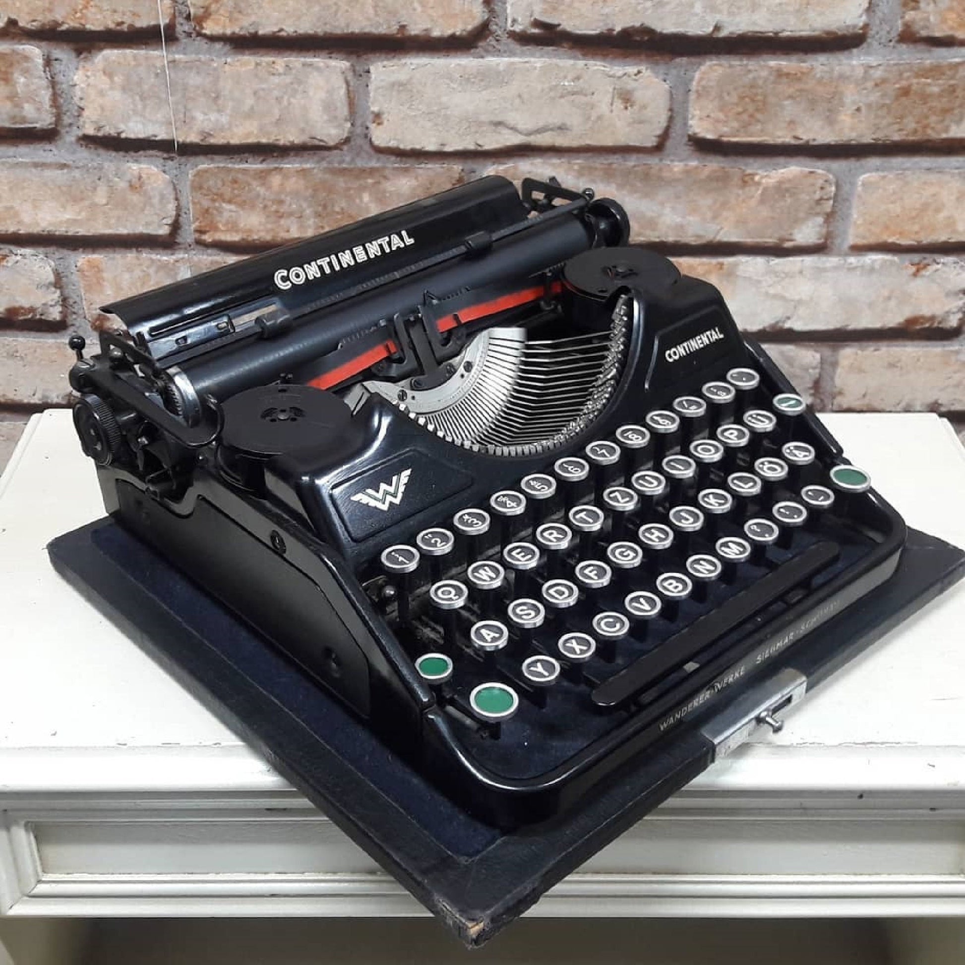 Vintage Continental Typewriter,Authentic 1935 Model with QWERTZ Layout,Fully Functional and Restored,Antique Writing Charm in Every Keystrok