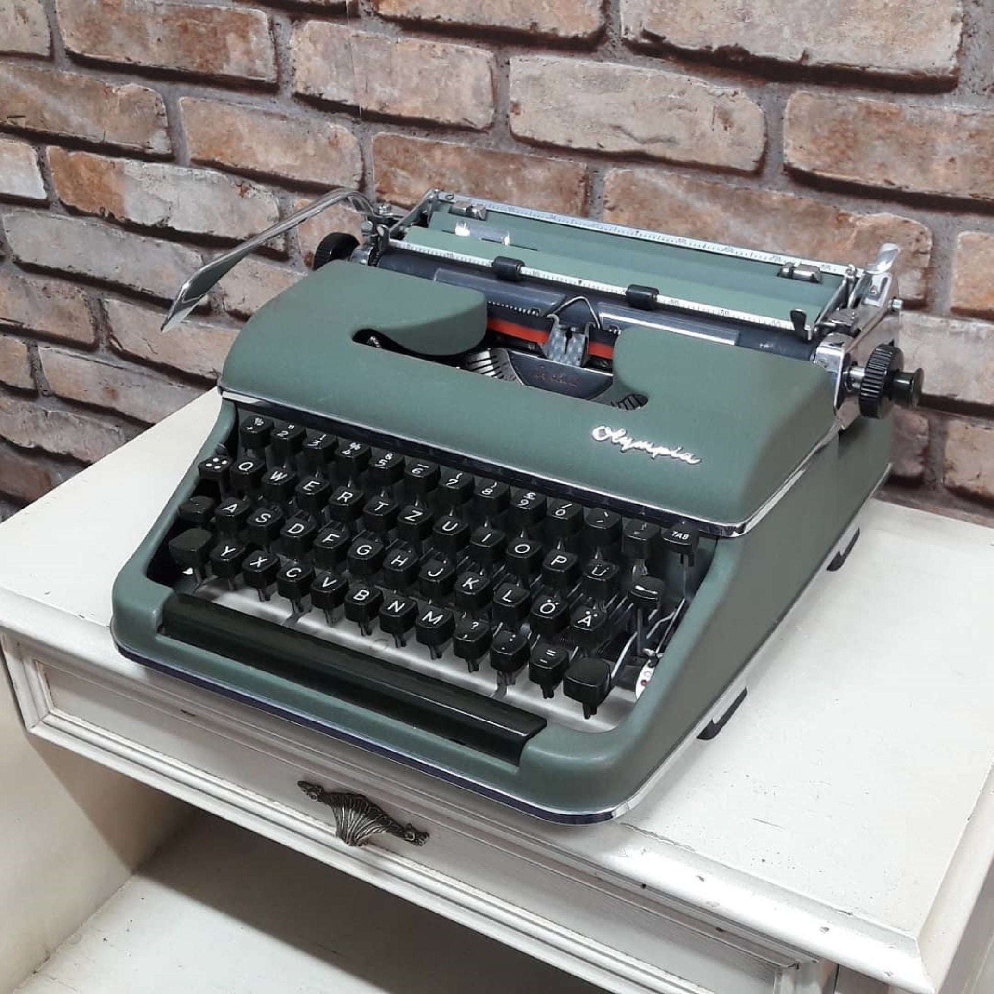 Olympia Sm3 Typewriter + Case / The Most Special Gift,typewriter working