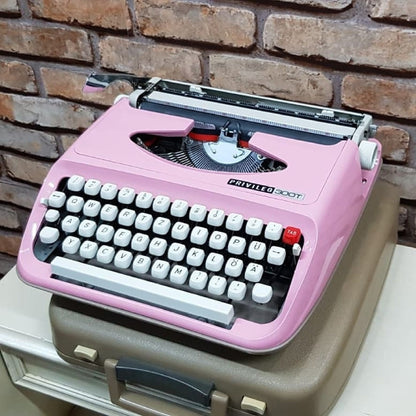 PRIVILEG 300T Typewriter,Charming Pink Hue,1960 Model,Vintage Elegance with Modern Typing Precision | Ideal for Timeless Writing Experiences