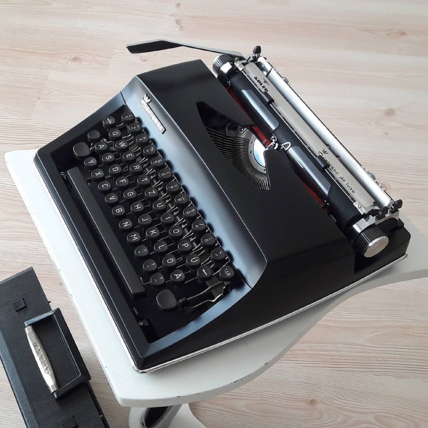 Adler Contessa Typewriter Deluxe Model | Dark Matte Black Typewriter | Black Keyboard | Best Gift | Post-1960,typewriter working