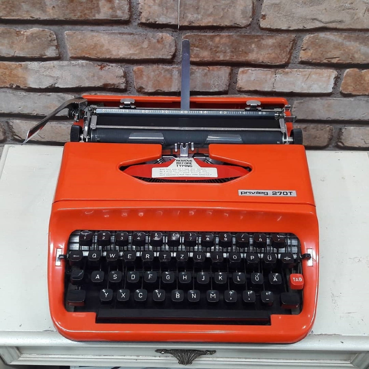 PRIVILEG 270T Model Typewriter | Like New Condition | Fully Serviced and Operational for a Superior Writing Experience!
