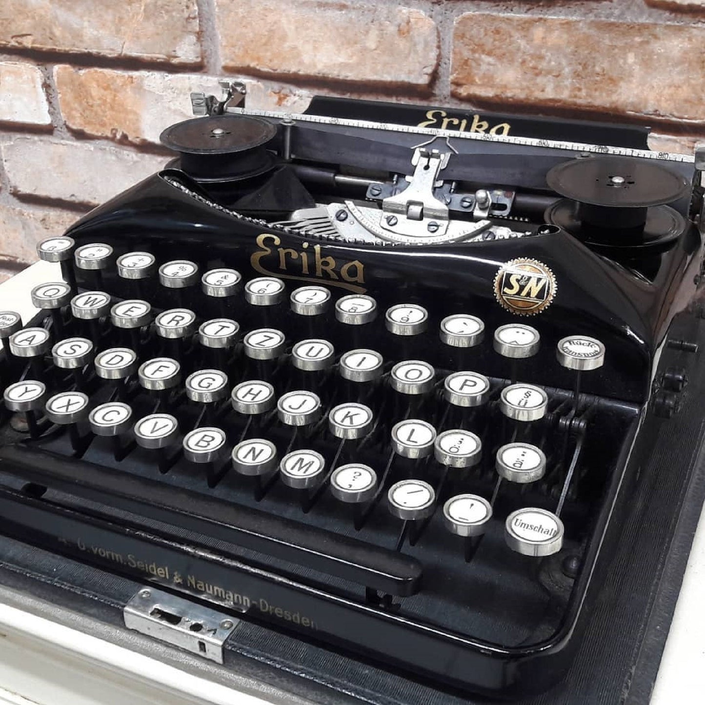 Erika Typewriter | Antique Charm, Fully Operational | Ideal Gift for Vintage Enthusiasts | Elevate Your Writing Experience!