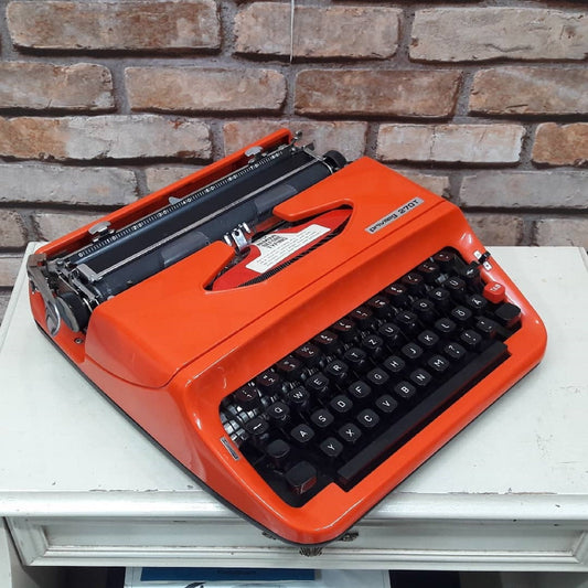 PRIVILEG 270T Model Typewriter | Like New Condition | Fully Serviced and Operational for a Superior Writing Experience!