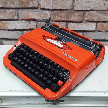 PRIVILEG 270T Model Typewriter | Like New Condition | Fully Serviced and Operational for a Superior Writing Experience!