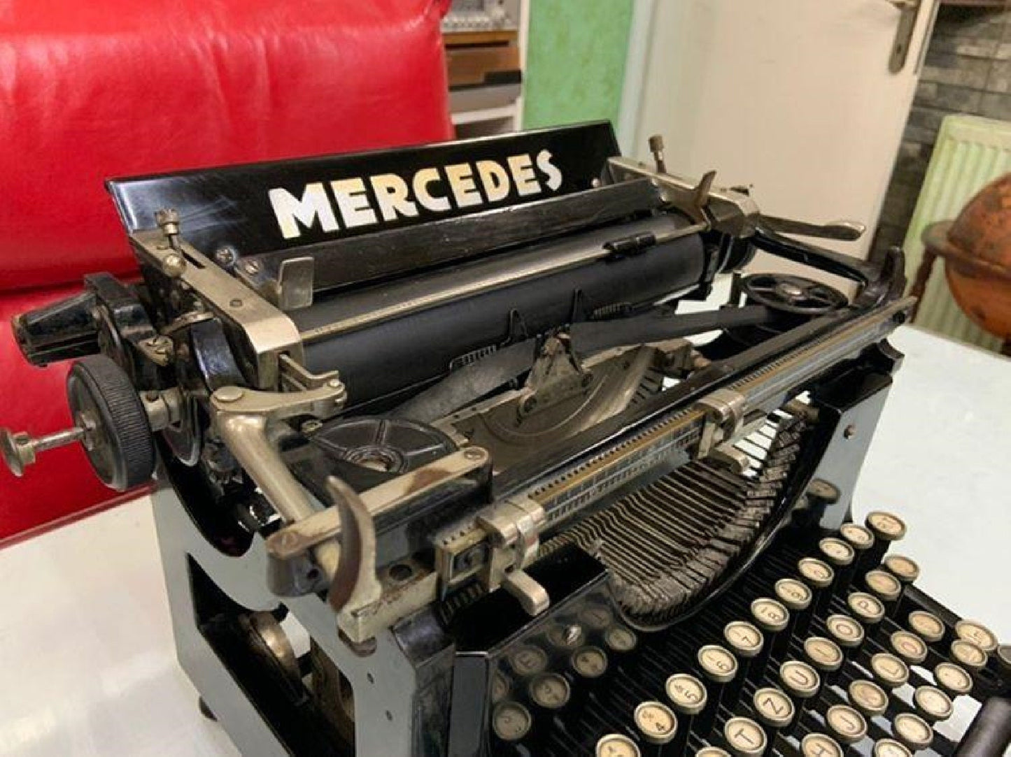 Mercedes Typewriter - Timeless Elegance, Fully Functional Typewriting Experience