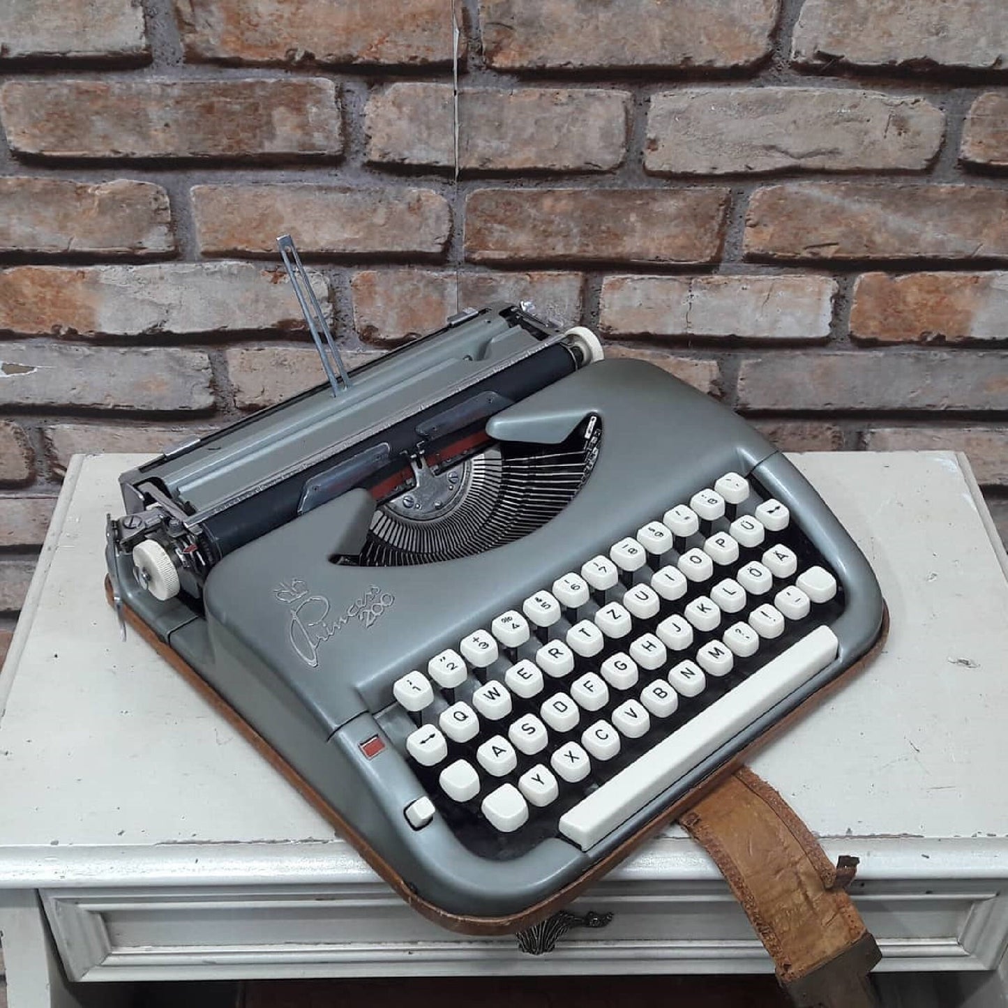 Princess 200 Typewriter - Antique Elegance, Old World Charm, Fully Operational