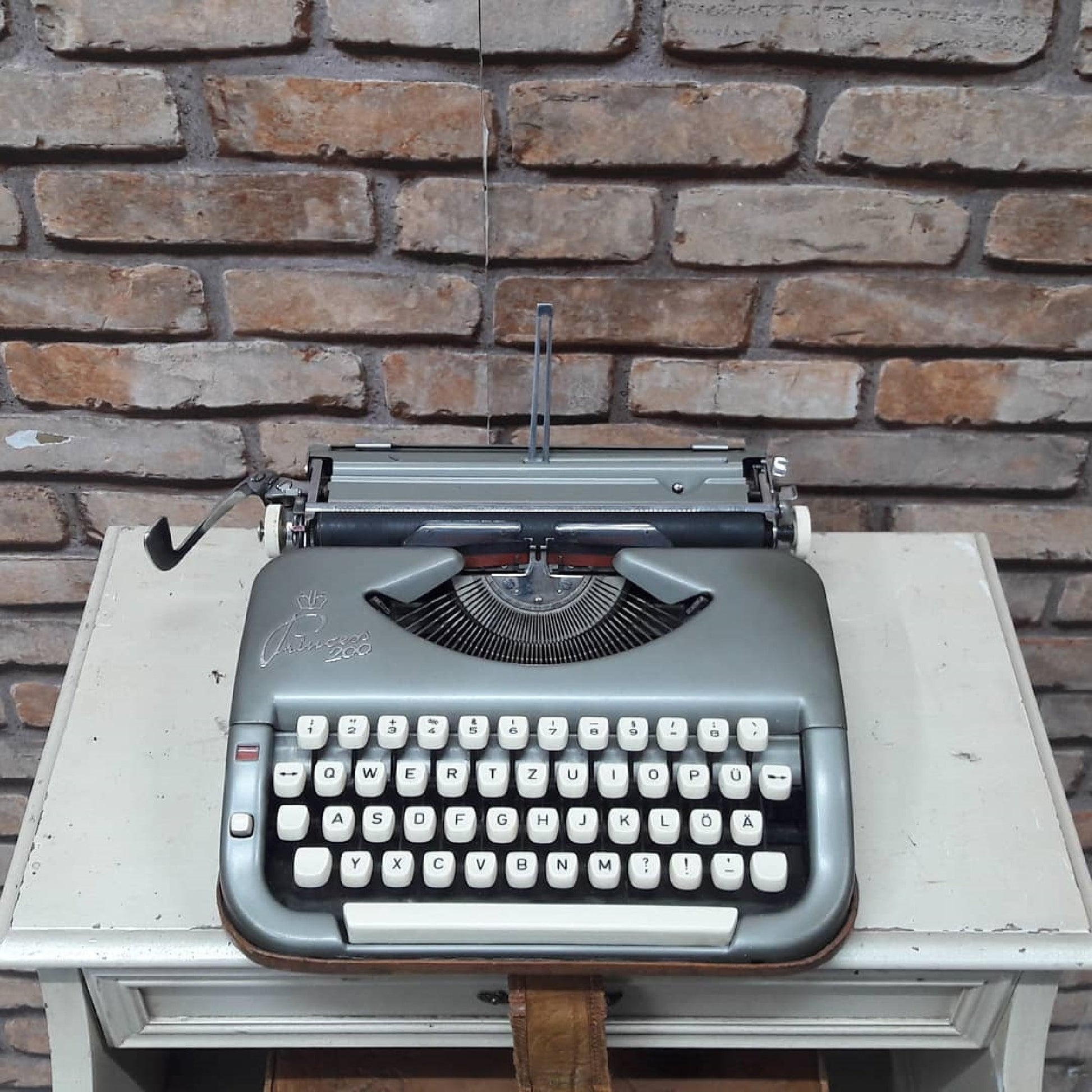 Princess 200 Typewriter - Antique Elegance, Old World Charm, Fully Operational