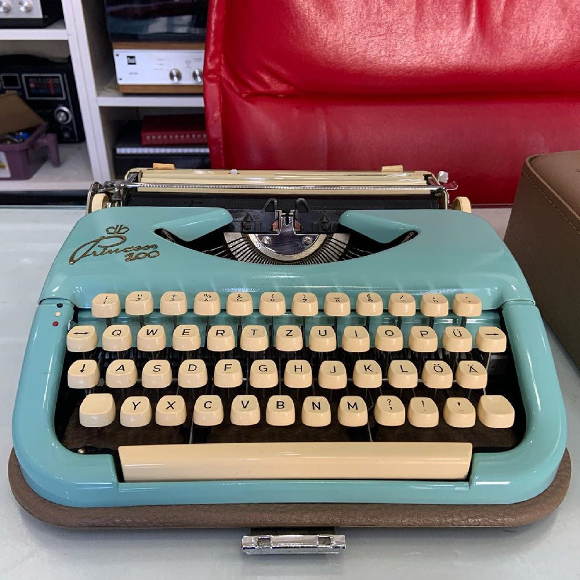 Prencess 100 Typewriter,typewriter working