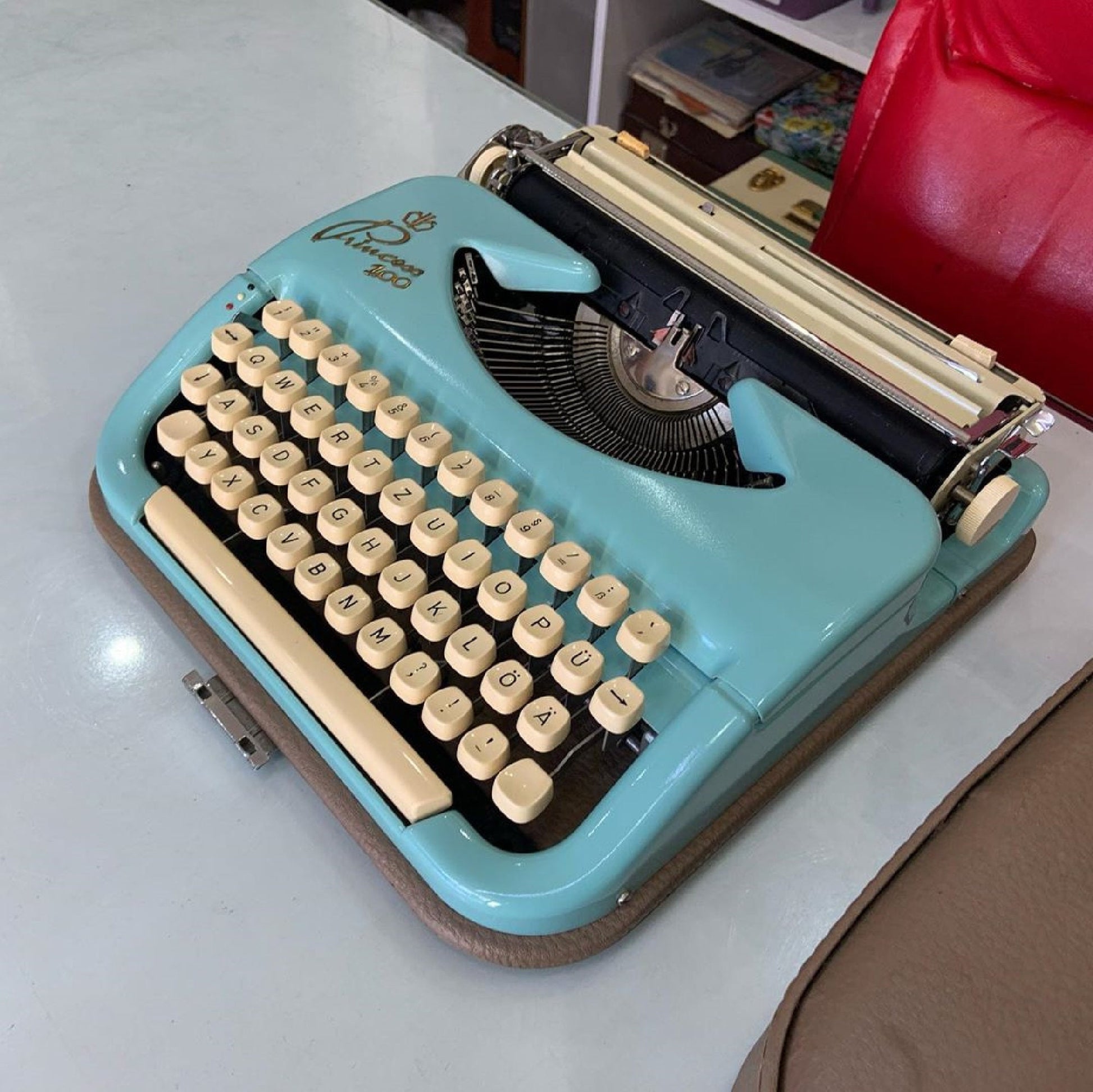 Prencess 100 Typewriter,typewriter working