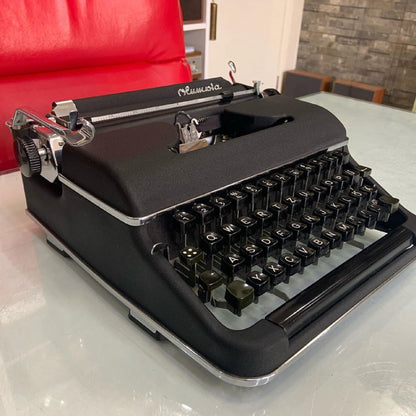 Olympia Sm2 Typewriter | Typewriter like new,typewriter working