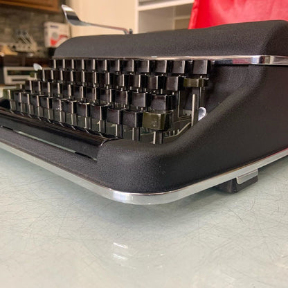Olympia Sm2 Typewriter | Typewriter like new,typewriter working