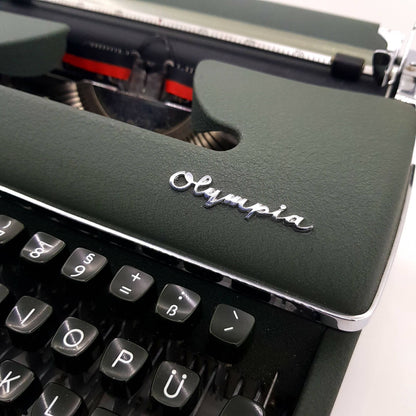 Olympia SM3 Typewriter with Case - The Most Special Gift - Vintage Green,typewriter working