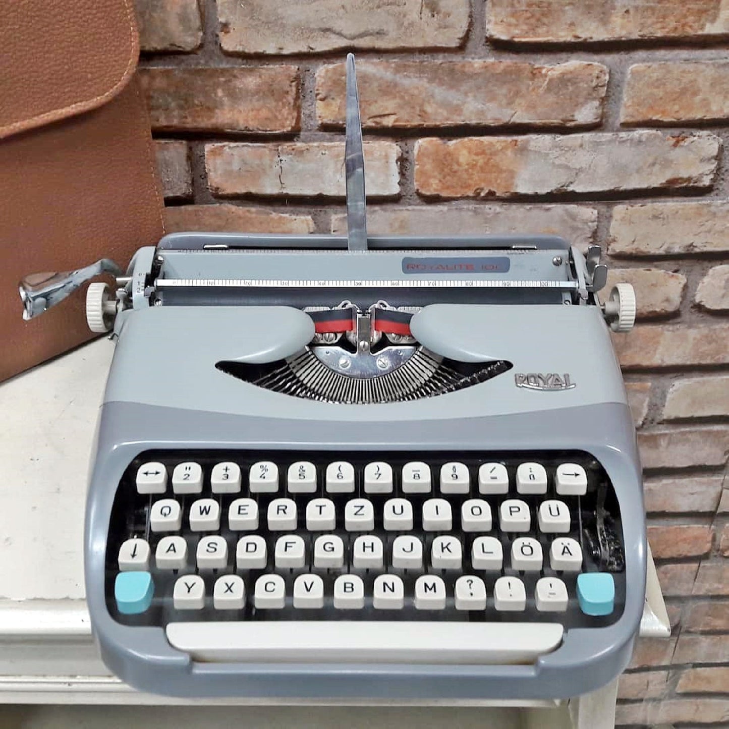 Royal Model Typewriter | Like New Condition | Ideal for Office, School, and Special Occasions,typewriter working