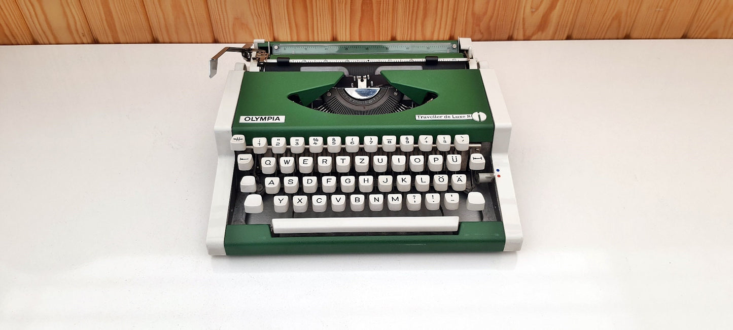 Green OLYMPIA TRAVELLER Typewriter | Vintage Typewriter | Antique Mechanical Writing Machine from the 1960s | Classic Handwriting Tool"
