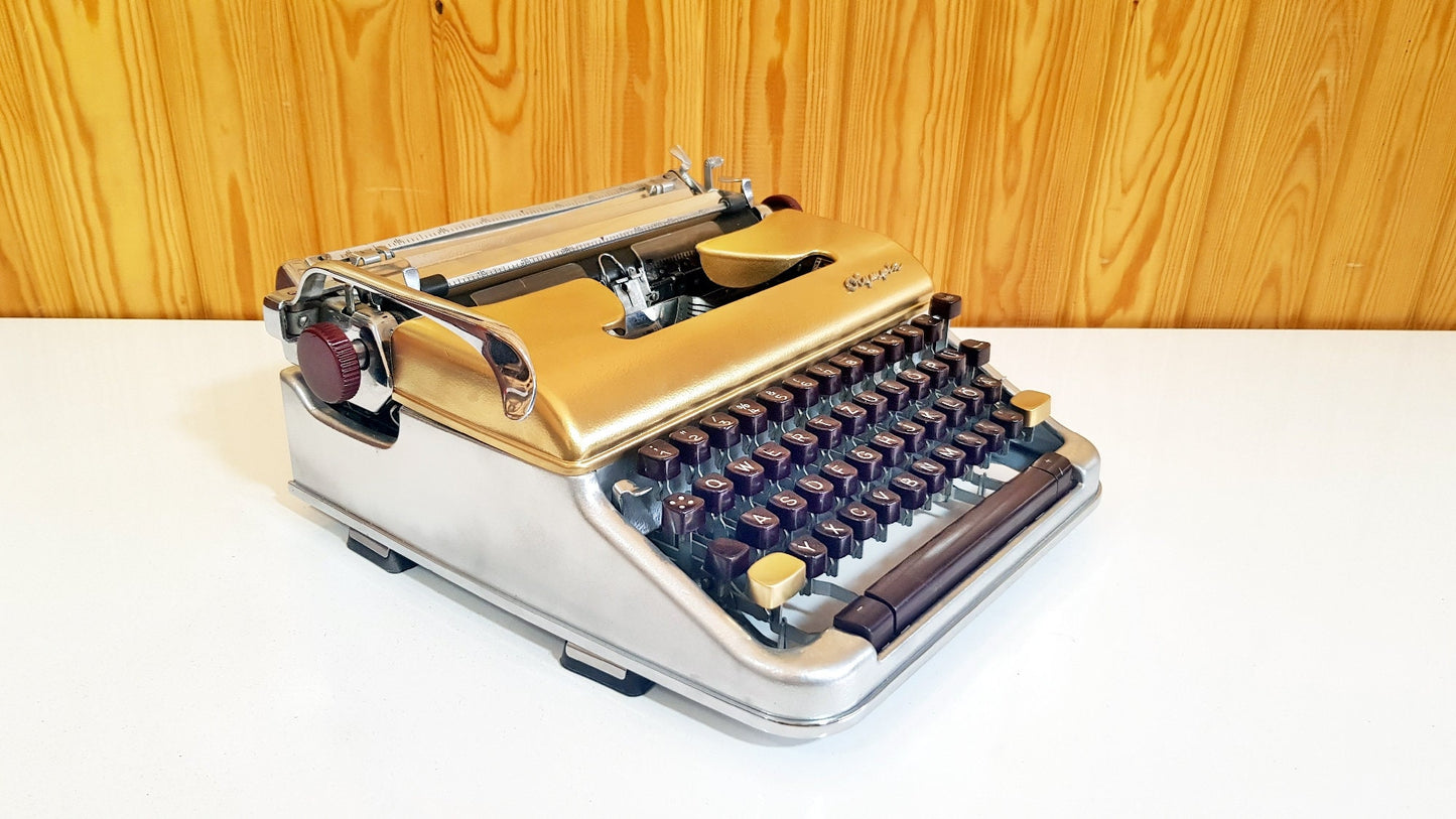 Olympia SM3 Rare Model. Typewriter, old typewriter / The Most Special Gift,typewriter working
