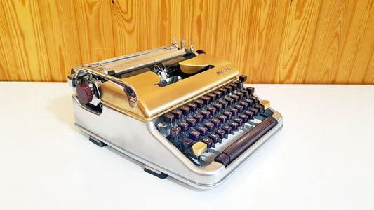 Olympia SM3 Rare Model. Typewriter, old typewriter / The Most Special Gift,typewriter working
