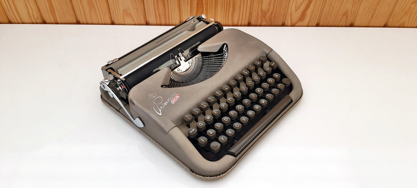 Princess Special Vintage Typewriter | A Regal Gift for Every Occasion,typewriter working