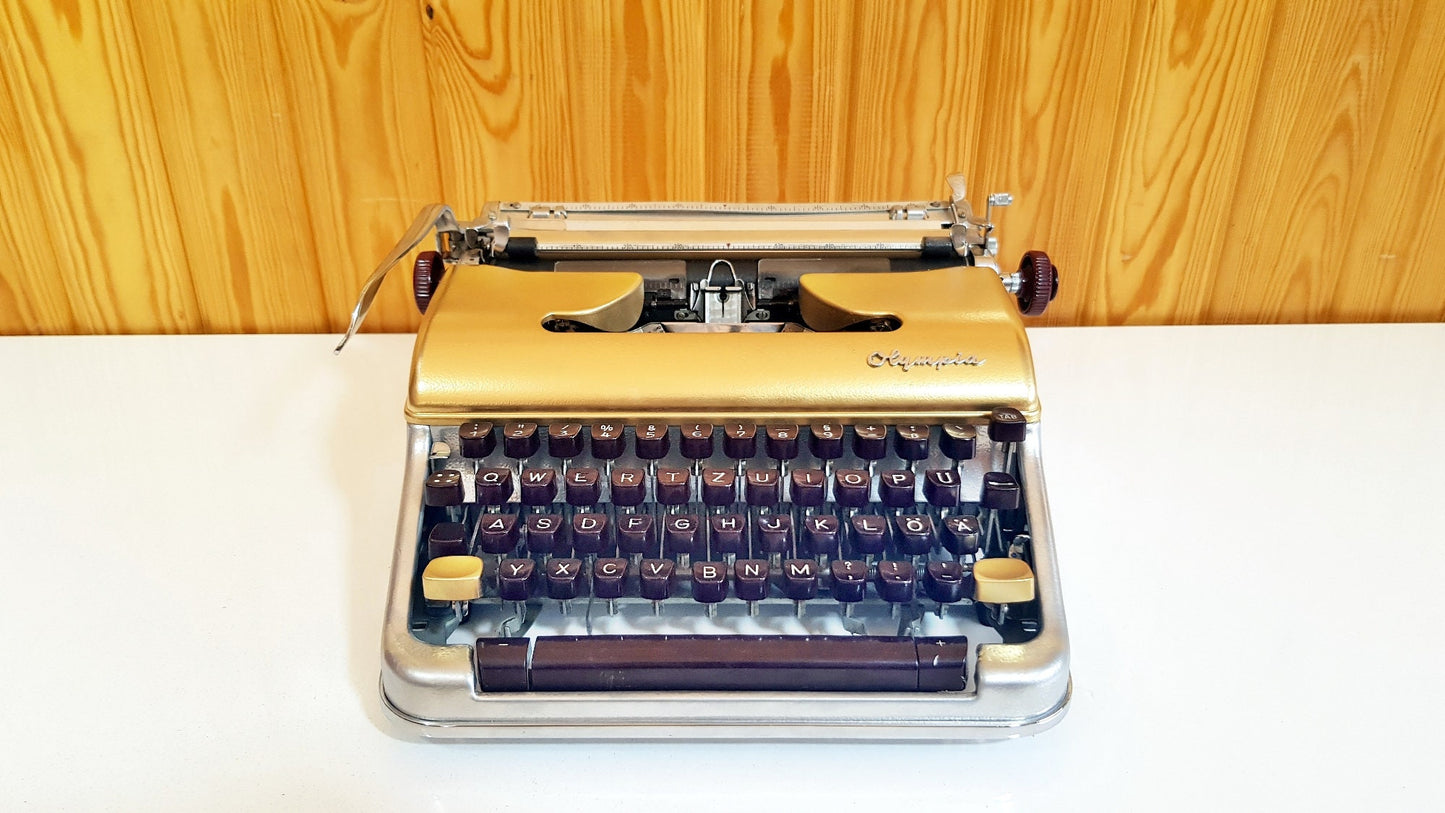 Olympia SM3  Rare Model. Typewriter, old typewriter / The Most Special Gift,typewriter working