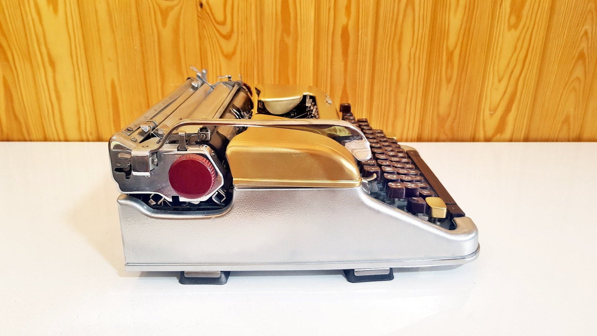 Olympia SM3 Rare Model. Typewriter, old typewriter / The Most Special Gift,typewriter working
