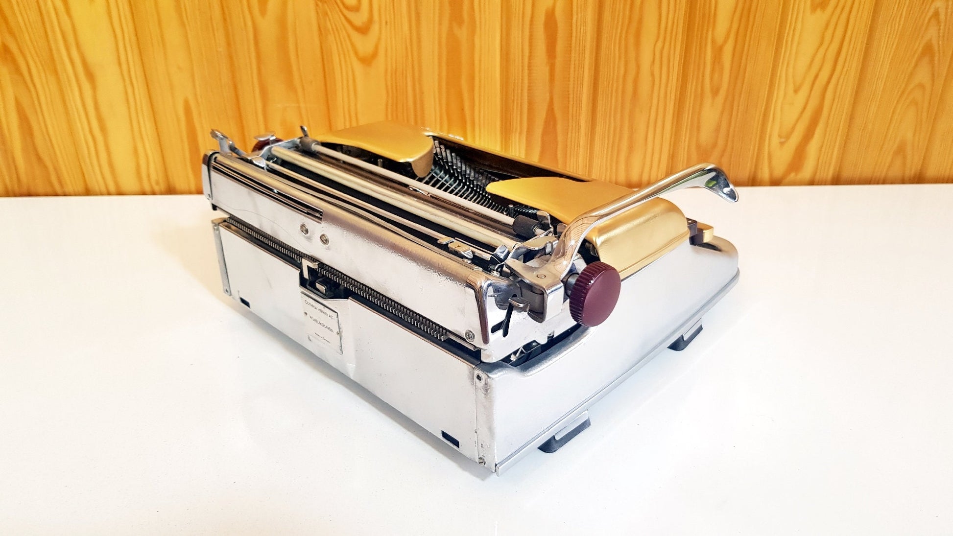 Olympia SM3 Rare Model. Typewriter, old typewriter / The Most Special Gift,typewriter working