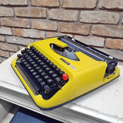 retro writing with the Privileg Typewiter typewriter yellow - a fully refurbished vintage writing machine with a matching carrying case.