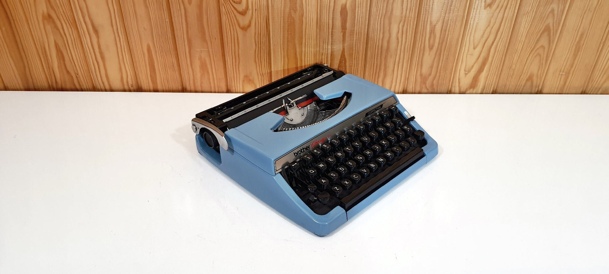 Blue Brother Deluxe Typewriter - Vintage Elegance with a Modern Twist,typewriter working