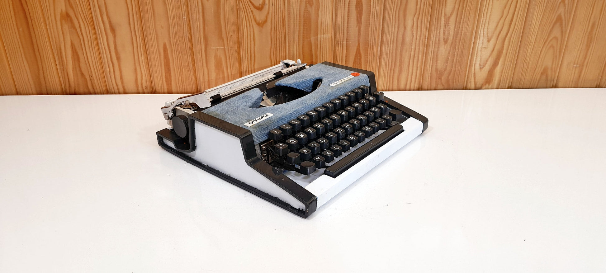 Jeans Olympia Traveller Typewriter | Old Typewriter | Antique Typewriter | Typewriter World | Working Typewriter | Vintage Typewriter