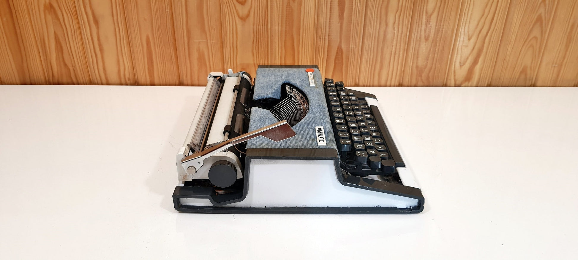 Jeans Olympia Traveller Typewriter | Old Typewriter | Antique Typewriter | Typewriter World | Working Typewriter | Vintage Typewriter