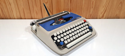 White Privileg 300 Typewriter - Vintage Elegance for Timeless Writing
