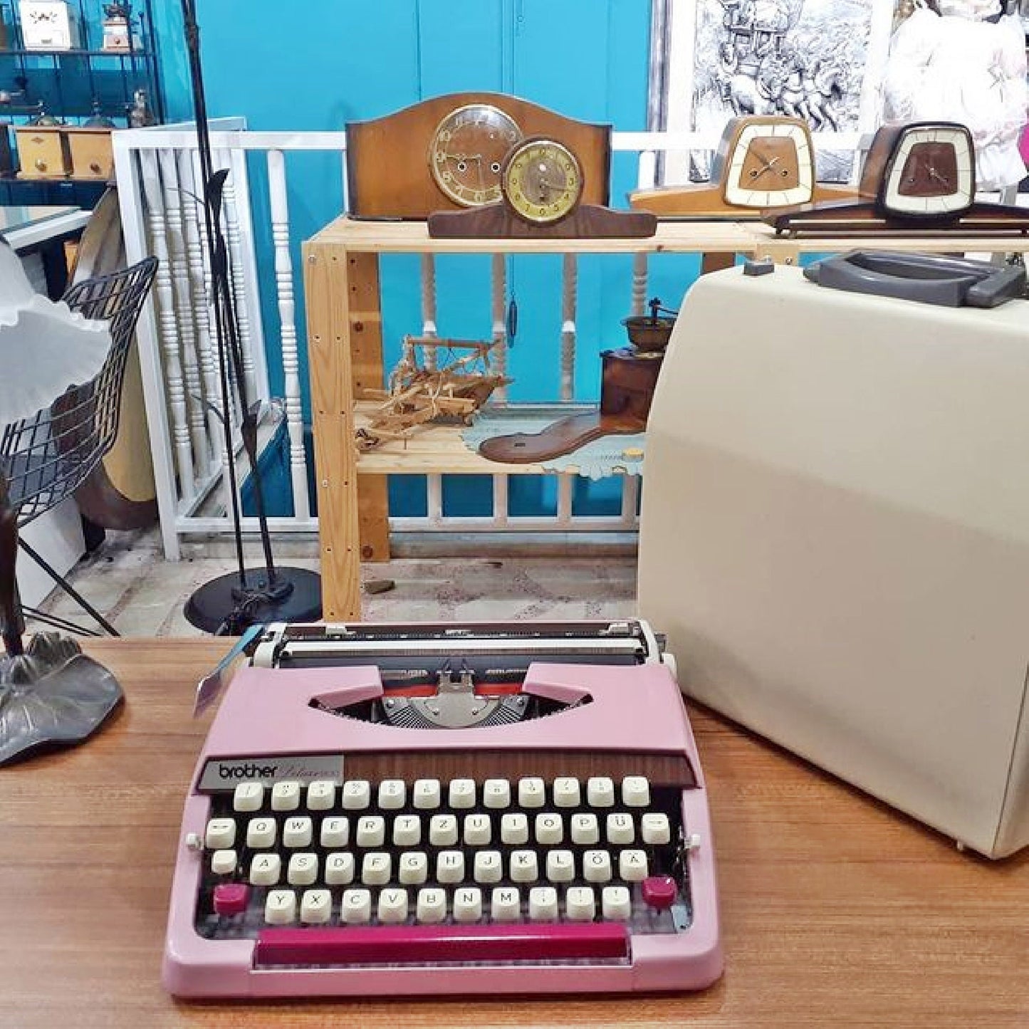 Brother Deluxe Typewriter - Antique Elegance, Modern Reliability!