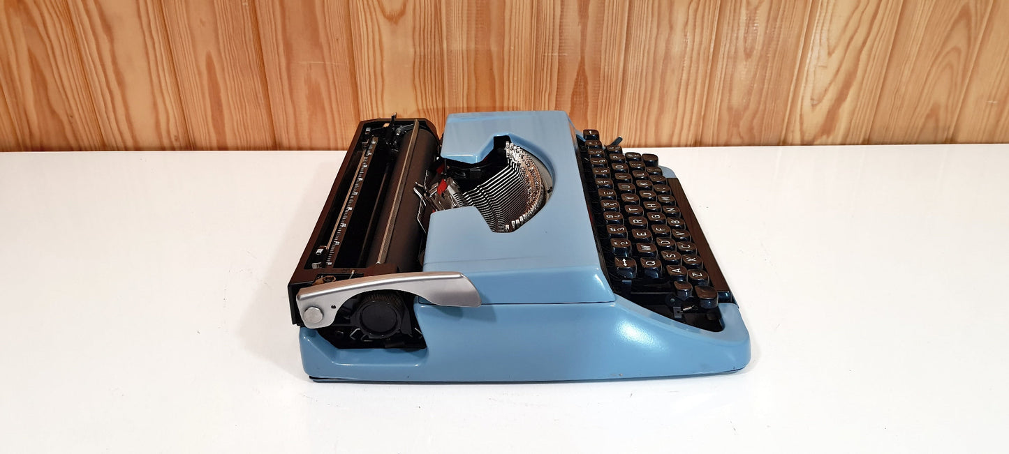 Blue Brother Deluxe Typewriter - Vintage Elegance with a Modern Twist,typewriter working