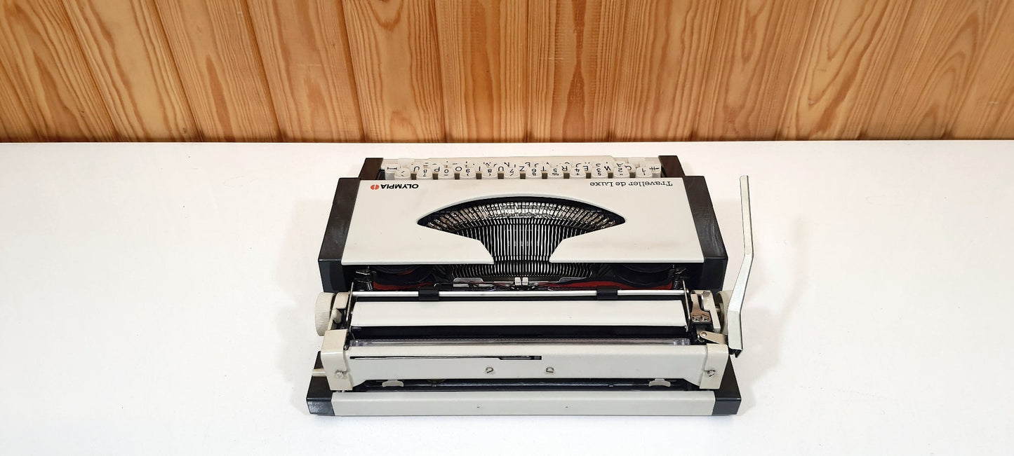 Olympia Deluxe Typewriter - Like Never Used, Very Clean, Typewriter Like New, Fully Operational