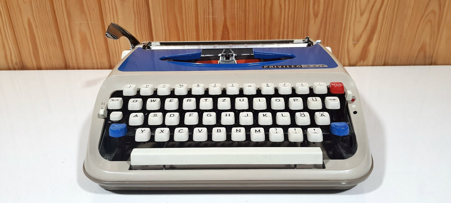 White Privileg 300 Typewriter - Vintage Elegance for Timeless Writing