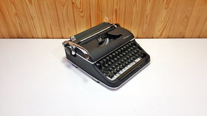 QWERTY | Olympia SM3 Black Typewriter - Premium Gift / Typewriter World / The Most Special Gift,typewriter working