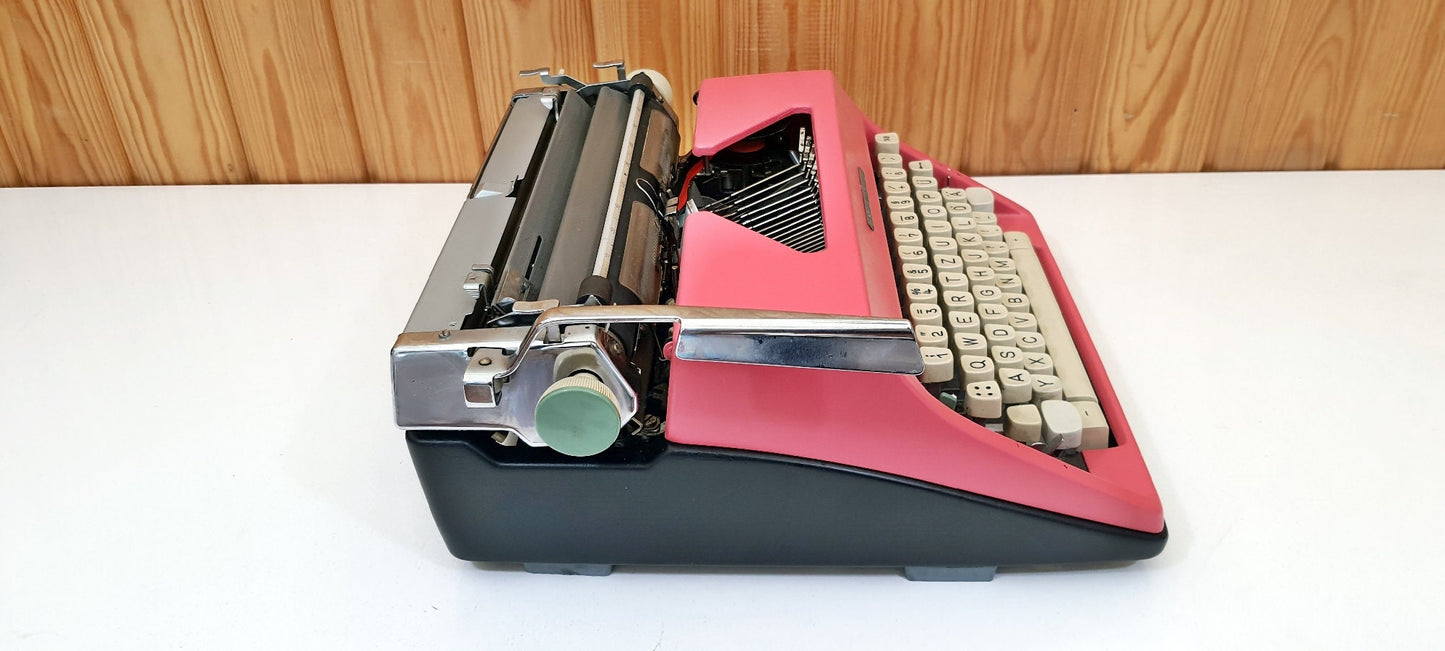 Olympia Pink Typewriter | Typewriter like new,typewriter working